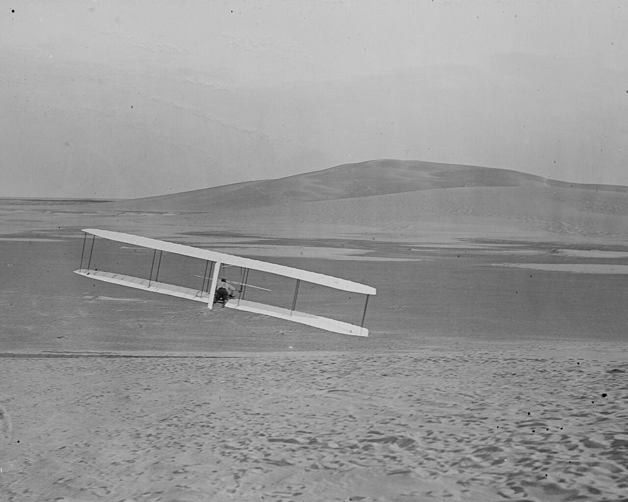 1902 Wright glider making a right banking turn