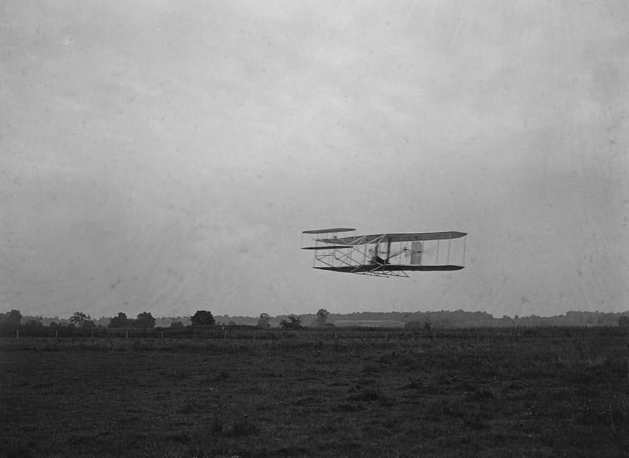 Wright Flyer III aircraft in flight in 1905