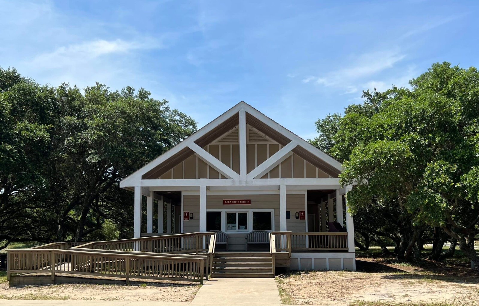 KFFA pilots facility building at First Flight Airport