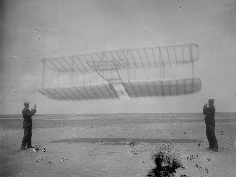 Wright glider with Wilbur and Orville Wright at Kitty Hawk 1901